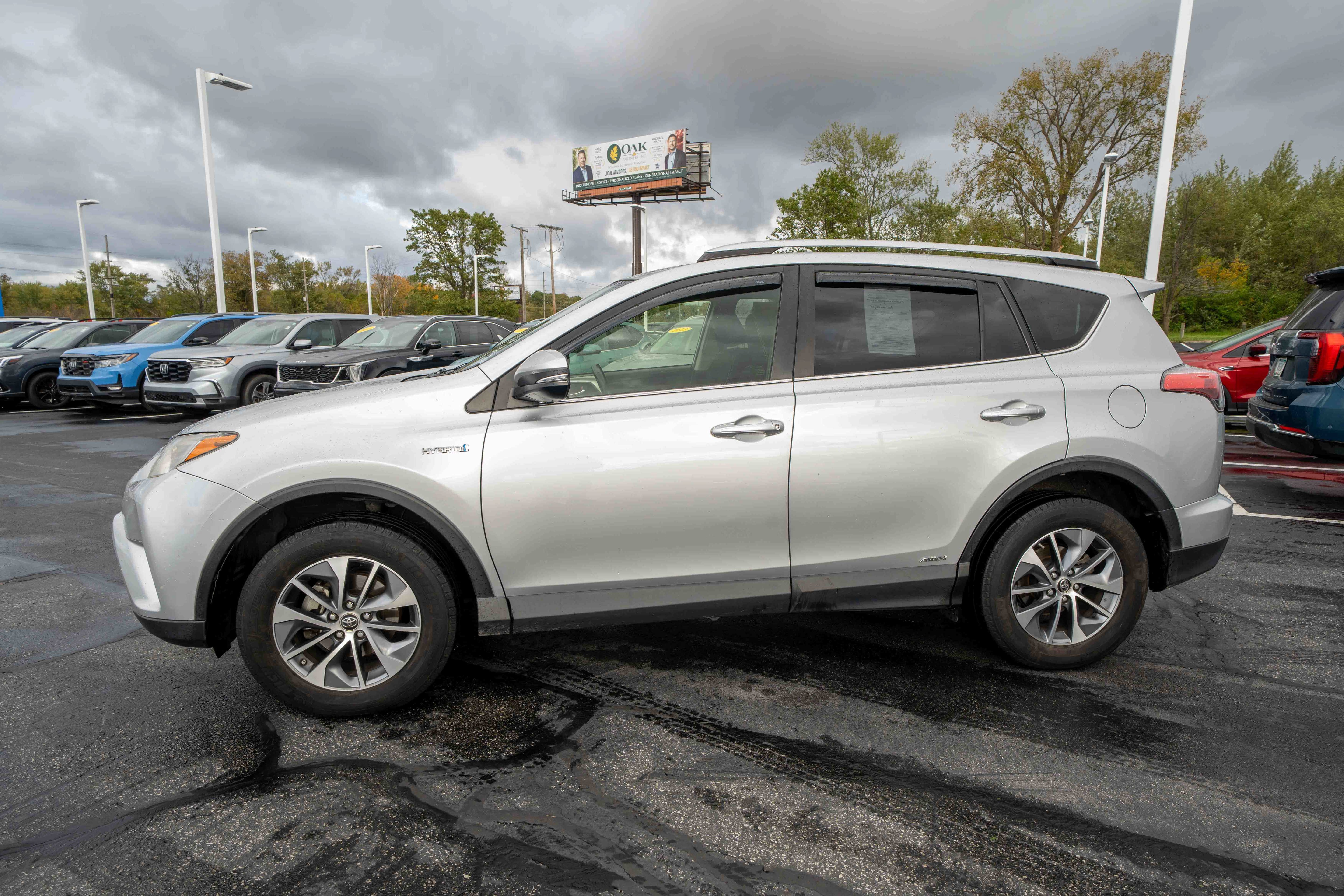 Used 2016 Toyota RAV4 XLE AWD/4WD image 3