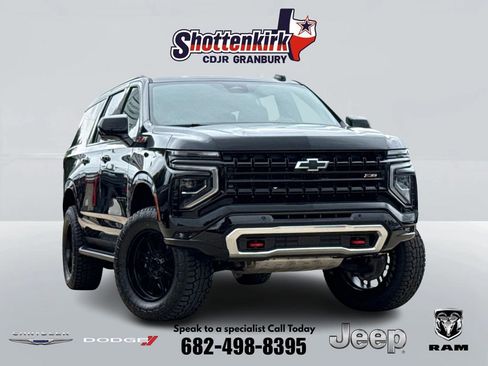 Used 2025 Chevrolet Suburban Z71 AWD/4WD image 1