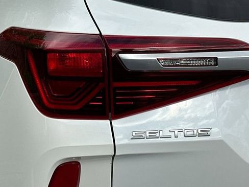 Used 2023 Kia Seltos S image 9