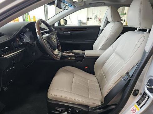 Used 2017 Lexus ES 350 w/ Luxury Package FWD image 7