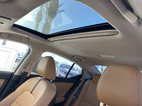 Used 2024 Nissan Sentra SV w/ SV Premium Package image 3