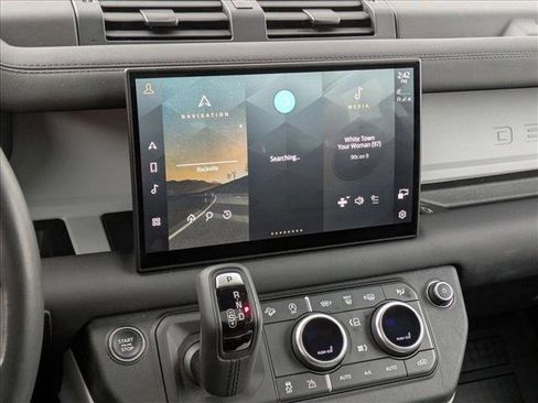 Used 2025 Land Rover Defender 110 S image 15