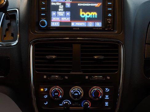 Used 2019 Dodge Grand Caravan SXT image 36