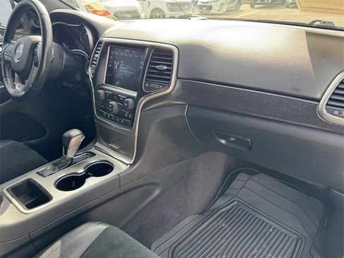 Used 2018 Jeep Grand Cherokee Altitude image 5