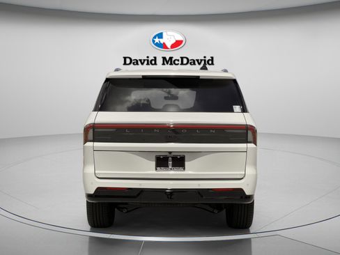 Used 2026 Lincoln Navigator Reserve image 5