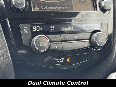 Used 2018 Nissan Rogue SV w/ Premium Package image 9