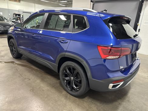 Certified 2022 Volkswagen Taos SE image 5