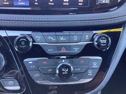 Certified 2024 Chrysler Pacifica Pinnacle FWD image 32