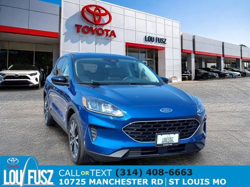 Used 2022 Ford Escape SE w/ SE Sport Appearance Package FWD image 1