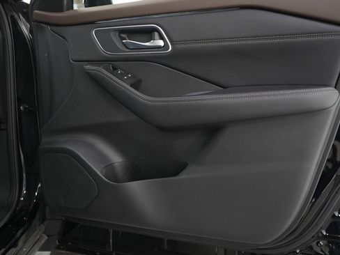 Used 2022 Nissan Rogue Platinum image 9