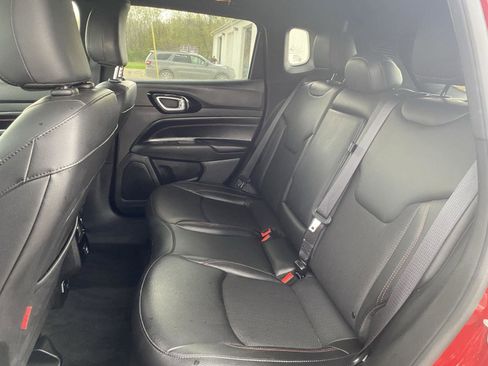 Used 2025 Jeep Compass Trailhawk image 31