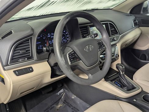 Used 2017 Hyundai Elantra SE image 11