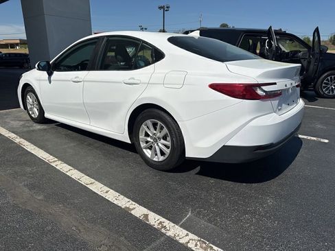Used 2025 Toyota Camry LE image 3