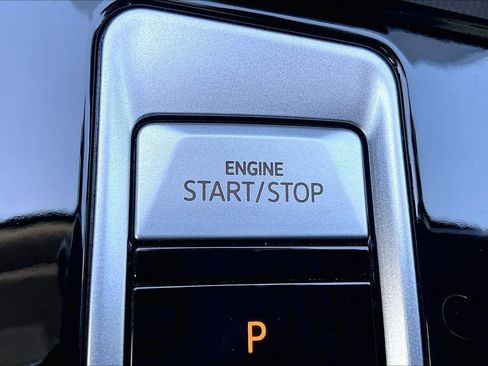 Used 2024 Volkswagen Atlas Peak Edition SEL AWD/4WD image 31