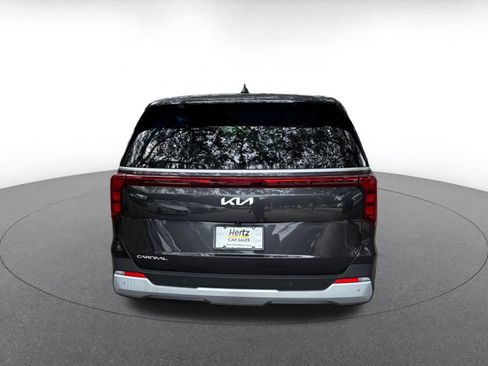 Used 2026 Kia Carnival FWD image 6