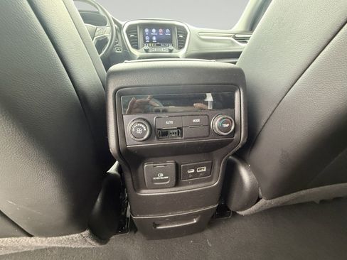 Certified 2023 GMC Acadia SLT image 22