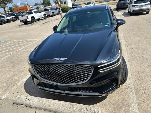 Used 2022 Genesis GV70 2.5T w/ Select Package AWD/4WD image 2