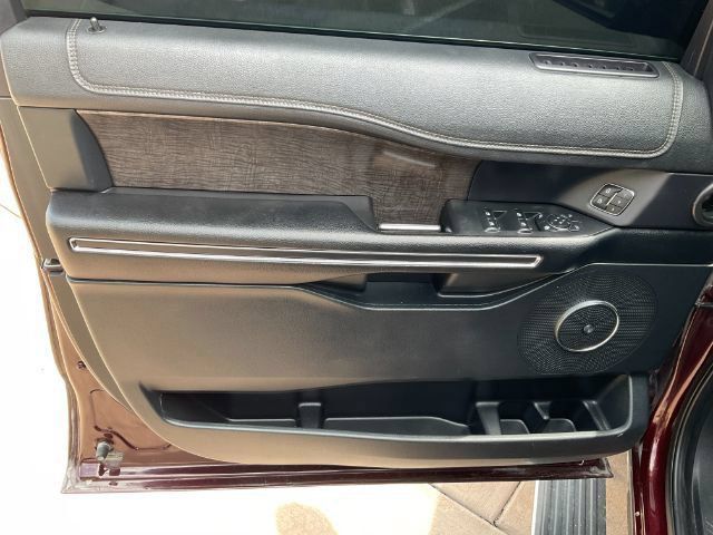 Used 2021 Ford Expedition Limited AWD/4WD image 12