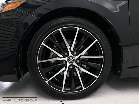 Used 2021 Toyota Camry SE FWD image 11