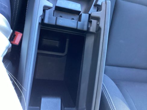 Used 2023 Nissan Rogue S image 32