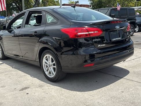 Used 2017 Ford Focus SE FWD image 12