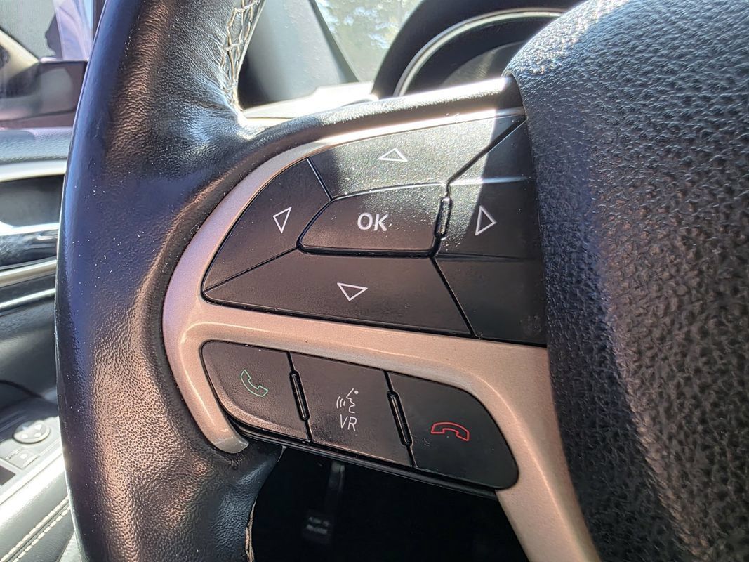 Used 2016 Jeep Grand Cherokee Limited AWD/4WD image 29