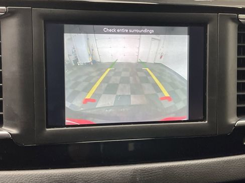 Used 2019 Chrysler Pacifica LX image 5