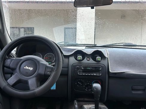 Used 2007 Jeep Liberty Sport image 10