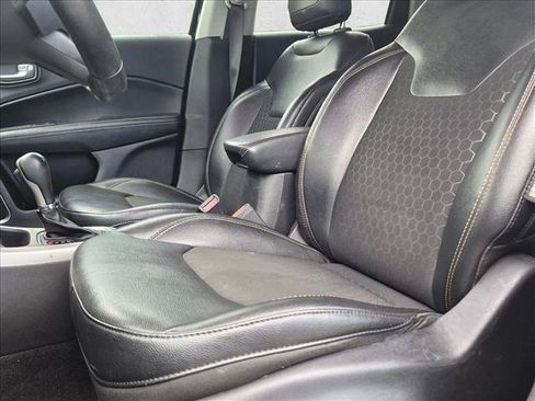 Used 2018 Jeep Compass Latitude w/ Popular Equipment Group AWD/4WD image 10