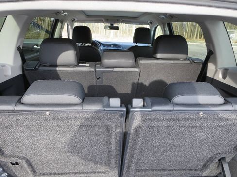 Used 2020 Volkswagen Tiguan SE w/ Panoramic Sunroof Package AWD/4WD image 22
