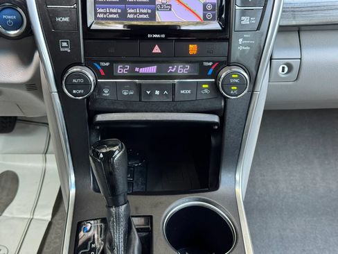 Used 2016 Toyota Camry XLE w/ Moonroof Package FWD image 17