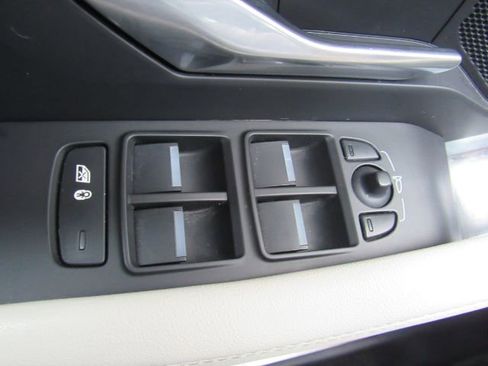 Used 2022 Jaguar E-PACE SE image 35