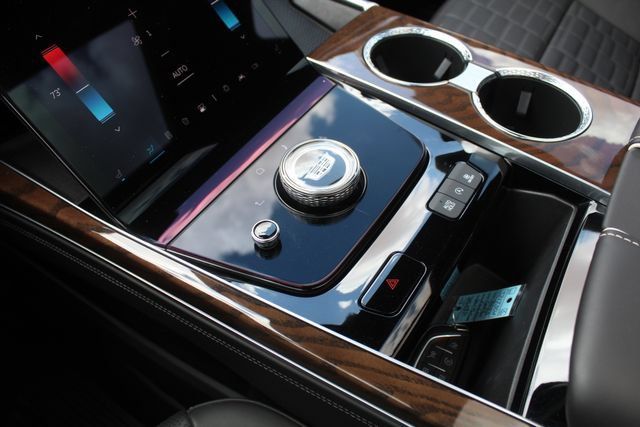 Used 2025 Cadillac Escalade ESV Sport Platinum w/ LPO, Floor Liner Package AWD/4WD image 36