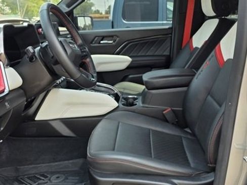 Used 2024 GMC Canyon AT4X image 9