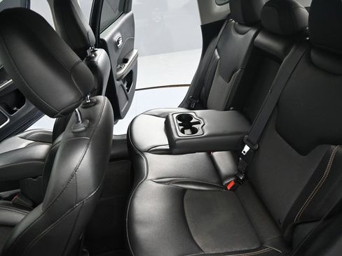 Used 2020 Jeep Compass Latitude image 15