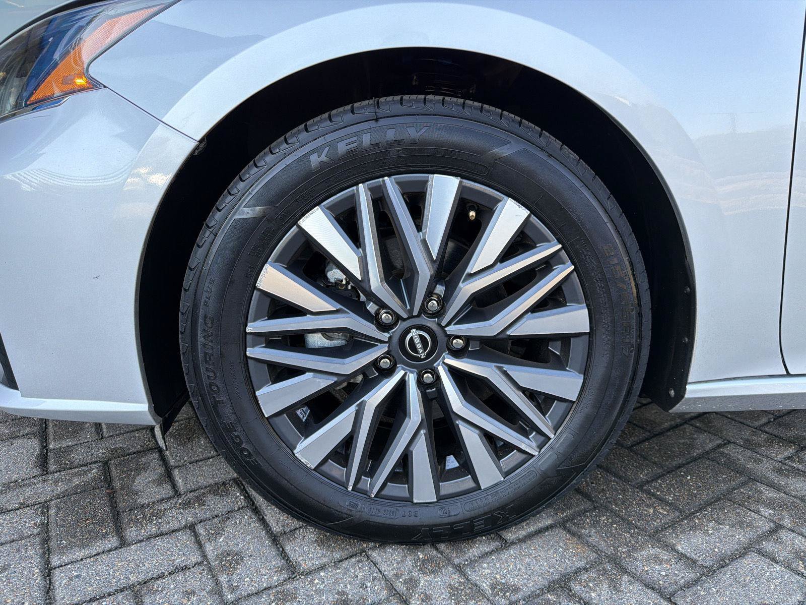 Used 2024 Nissan Altima 2.5 SV FWD image 10