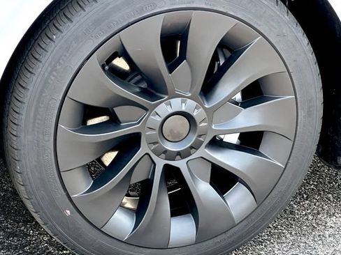 Used 2023 Tesla Model 3 Standard Range RWD image 9