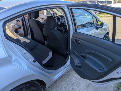 Used 2025 Nissan Versa S FWD image 27