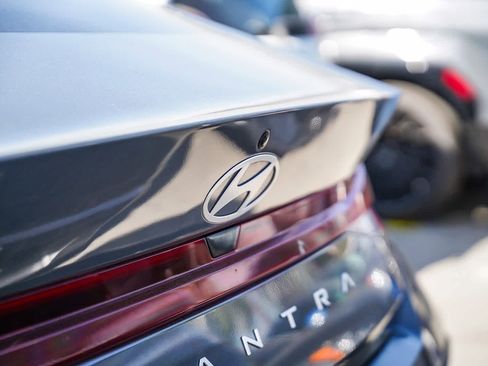 Certified 2024 Hyundai Elantra SE image 11