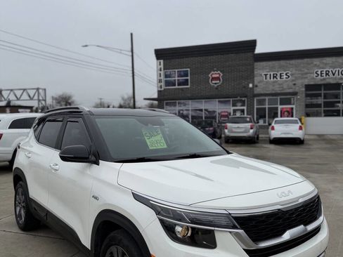 Used 2023 Kia Seltos S image 1