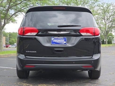Used 2025 Chrysler Voyager LX image 22