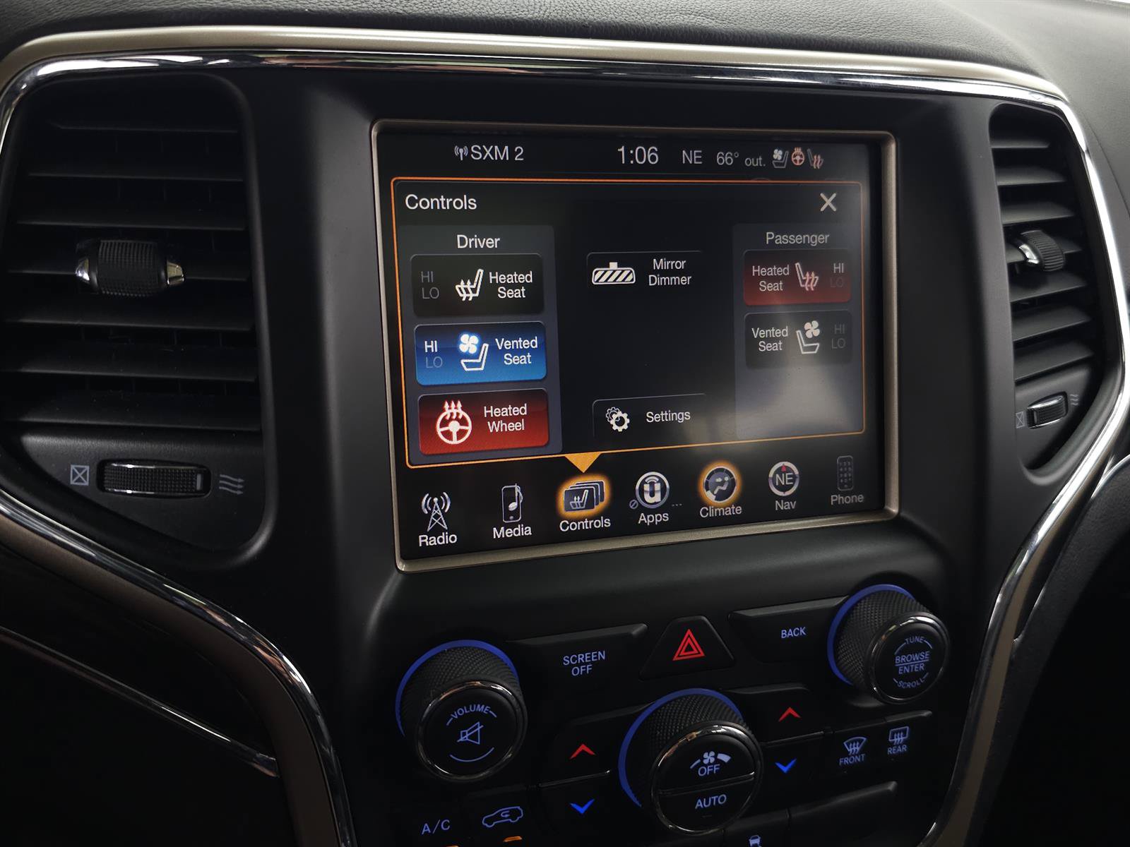 Used 2014 Jeep Grand Cherokee Overland AWD/4WD image 25