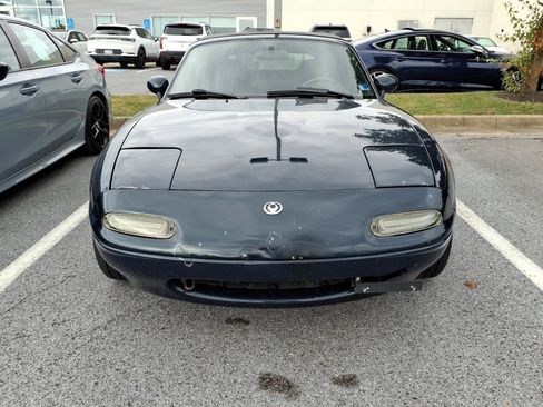 Used 1997 MAZDA MX-5 Miata RWD image 2