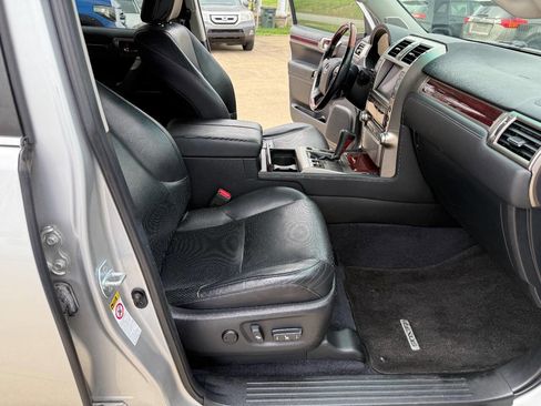 Used 2012 Lexus GX 460 w/ Comfort Plus Pkg image 16
