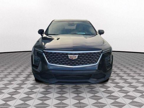 Certified 2024 Cadillac XT4 Luxury w/ Cold Weather Package FWD image 2