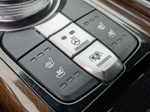 Used 2017 Genesis G90 3.3T Premium image 30