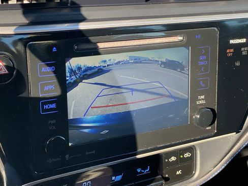 Used 2017 Toyota Corolla SE image 29