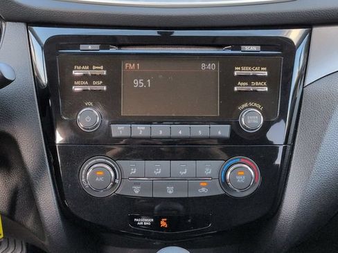 Used 2016 Nissan Rogue S w/ Appearance Package FWD image 18