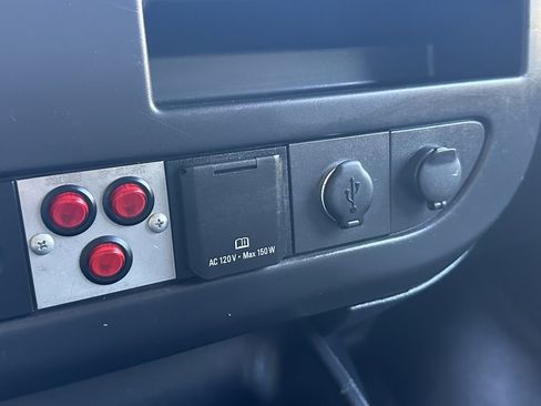 Used 2017 Chevrolet Express 2500 RWD image 34