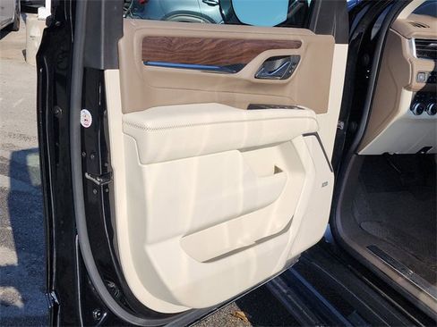 Used 2022 GMC Yukon Denali w/ Denali Ultimate Package image 11